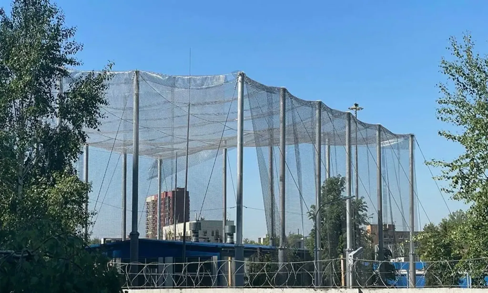 Защитные конструкции строительными лесами