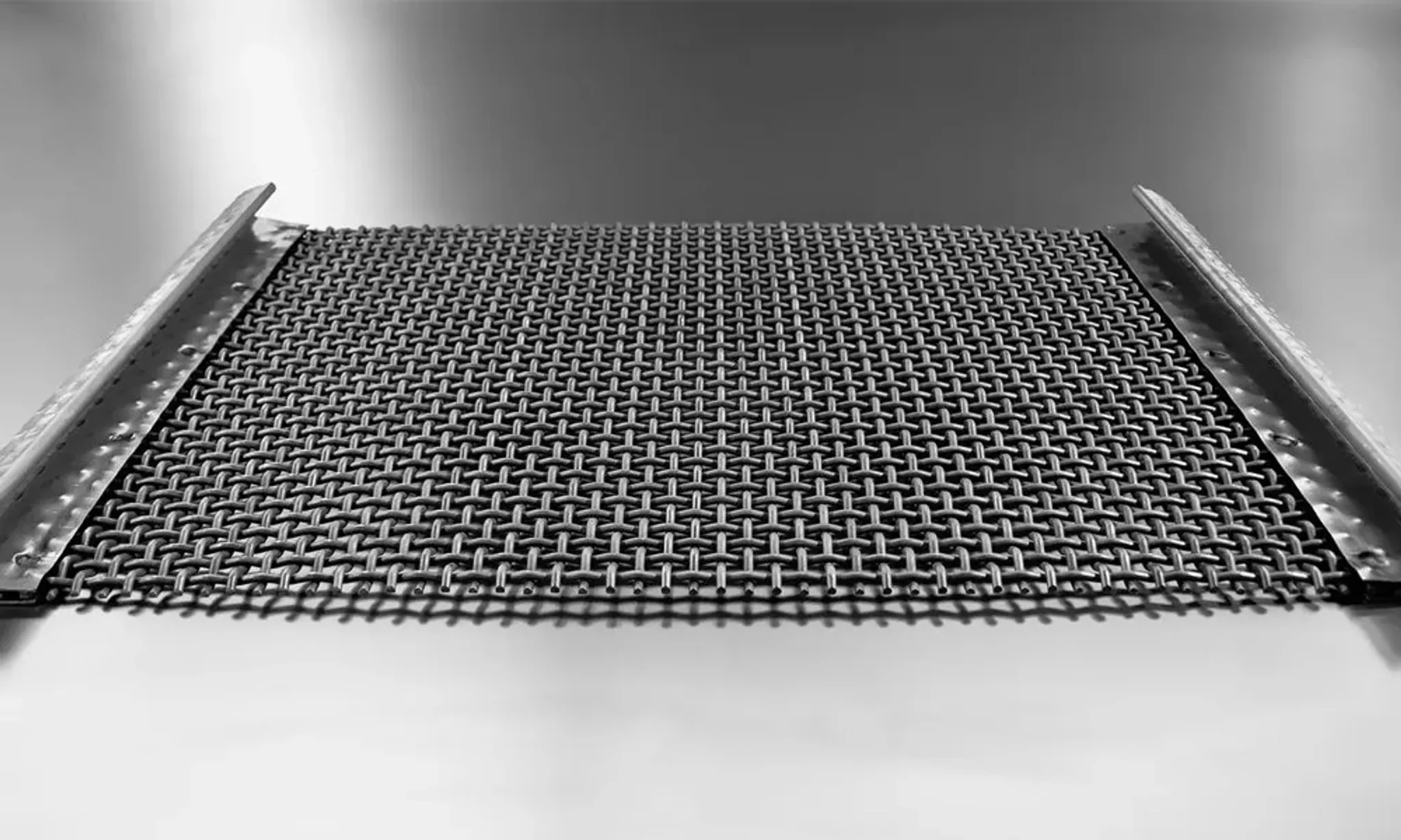 Сита с фальцами и квадратной ячейкой