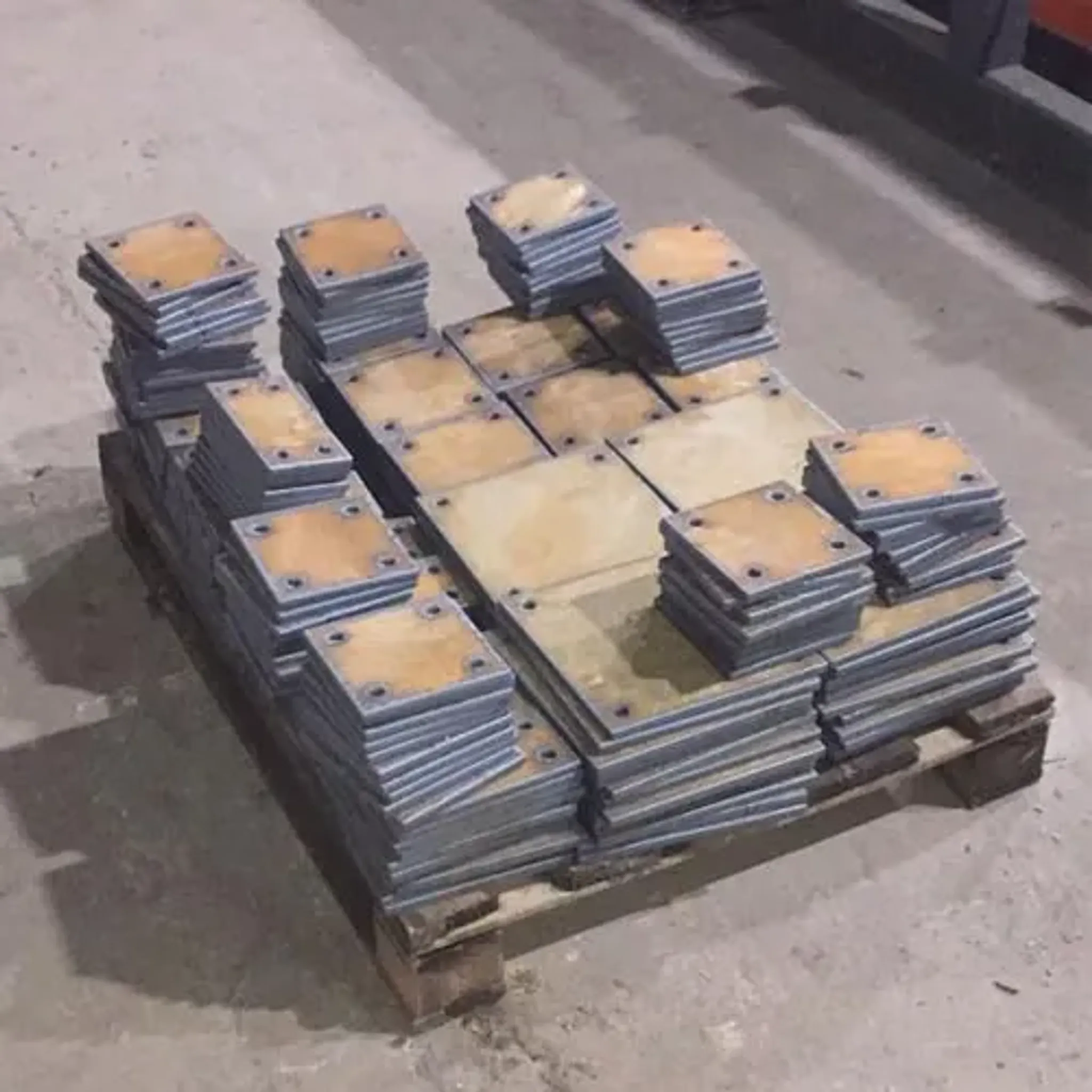 Металлическая пластина 150х150х16 мм