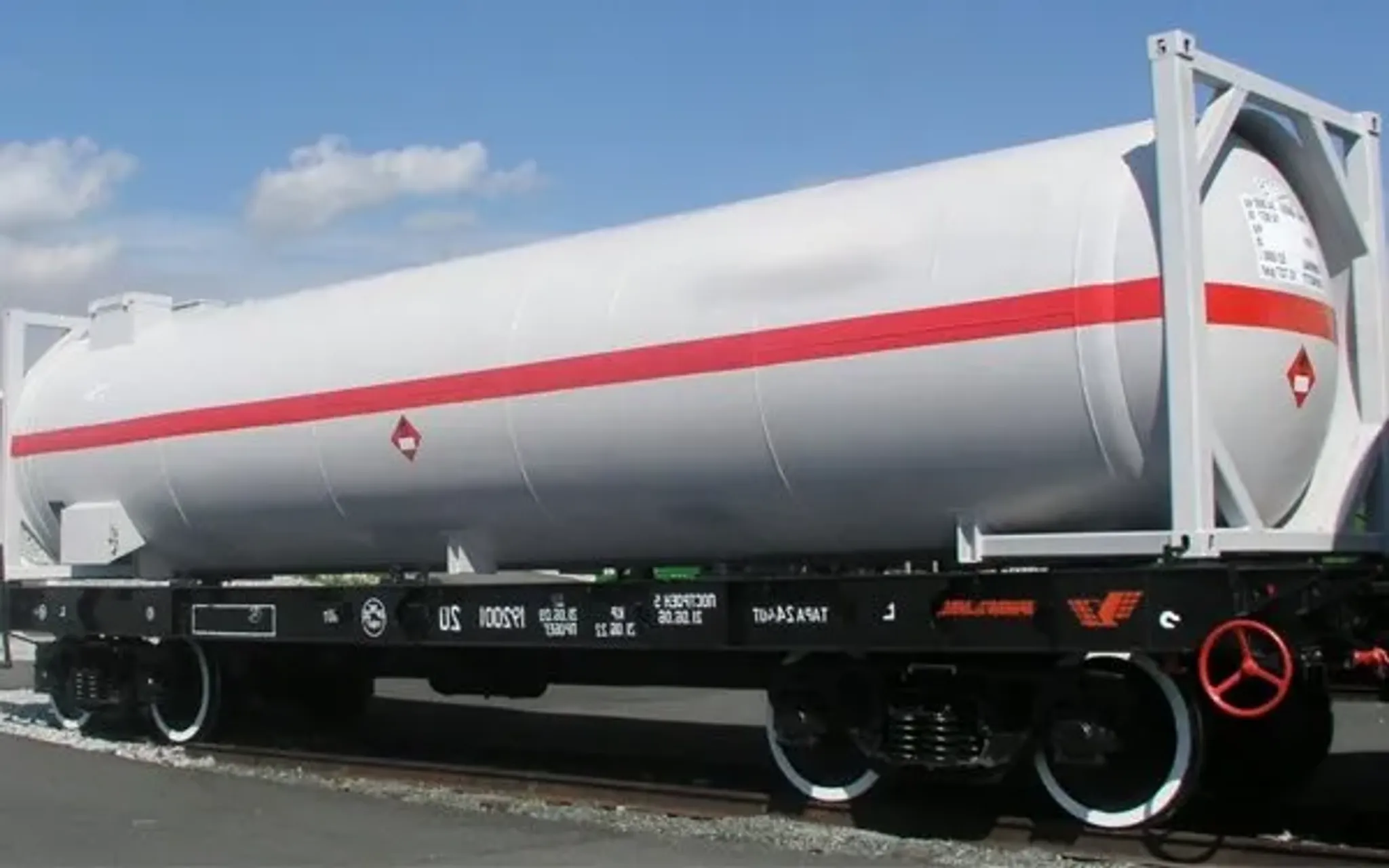 Автоцистерны, танк-контейнеры и криогенные полуприцепы