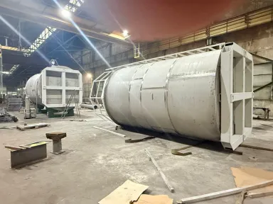 Емкости для хранения щелочи со змеевиком